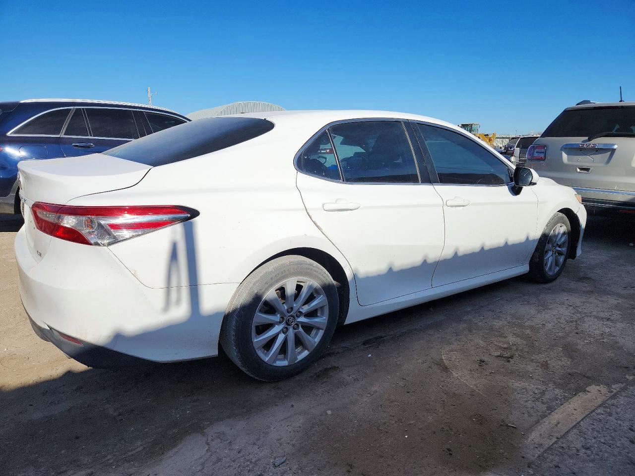 2018 TOYOTA CAMRY LE photo 5