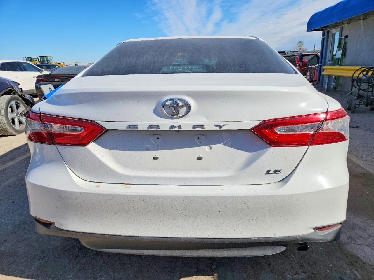 2018 TOYOTA CAMRY LE photo 11