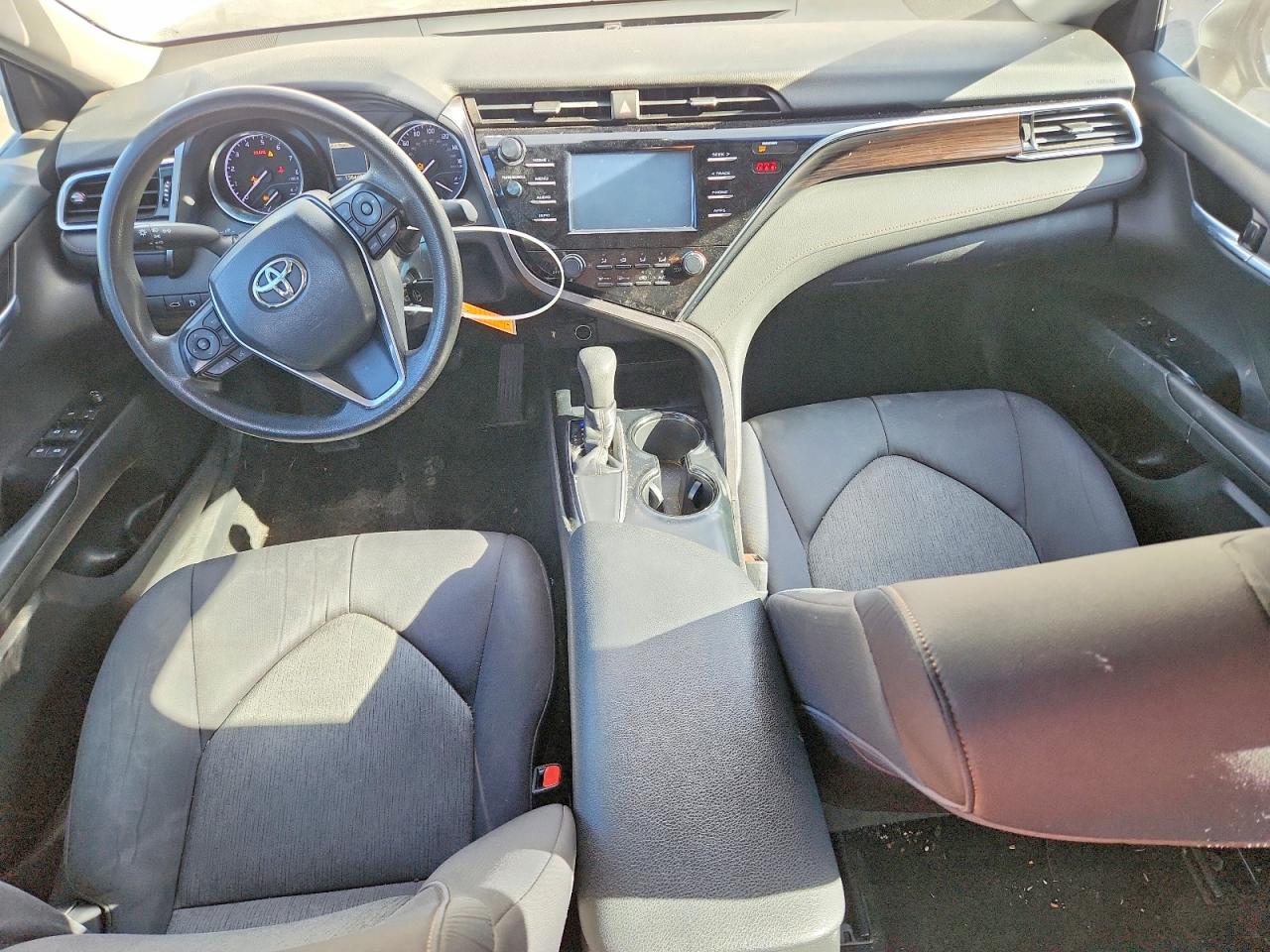 2018 TOYOTA CAMRY LE photo 15