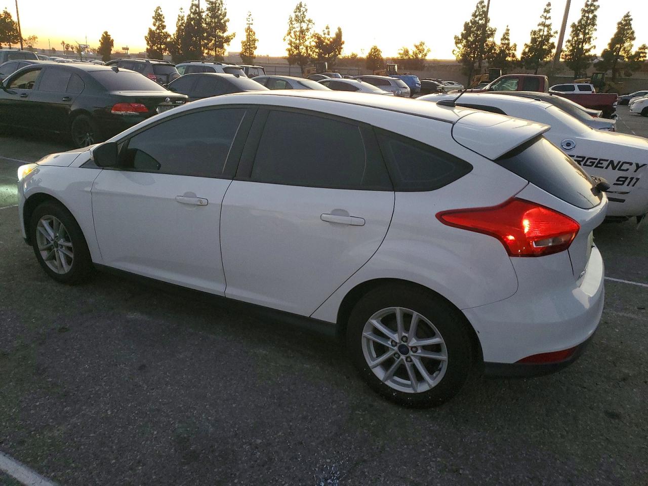 2017 FORD FOCUS SE photo 4