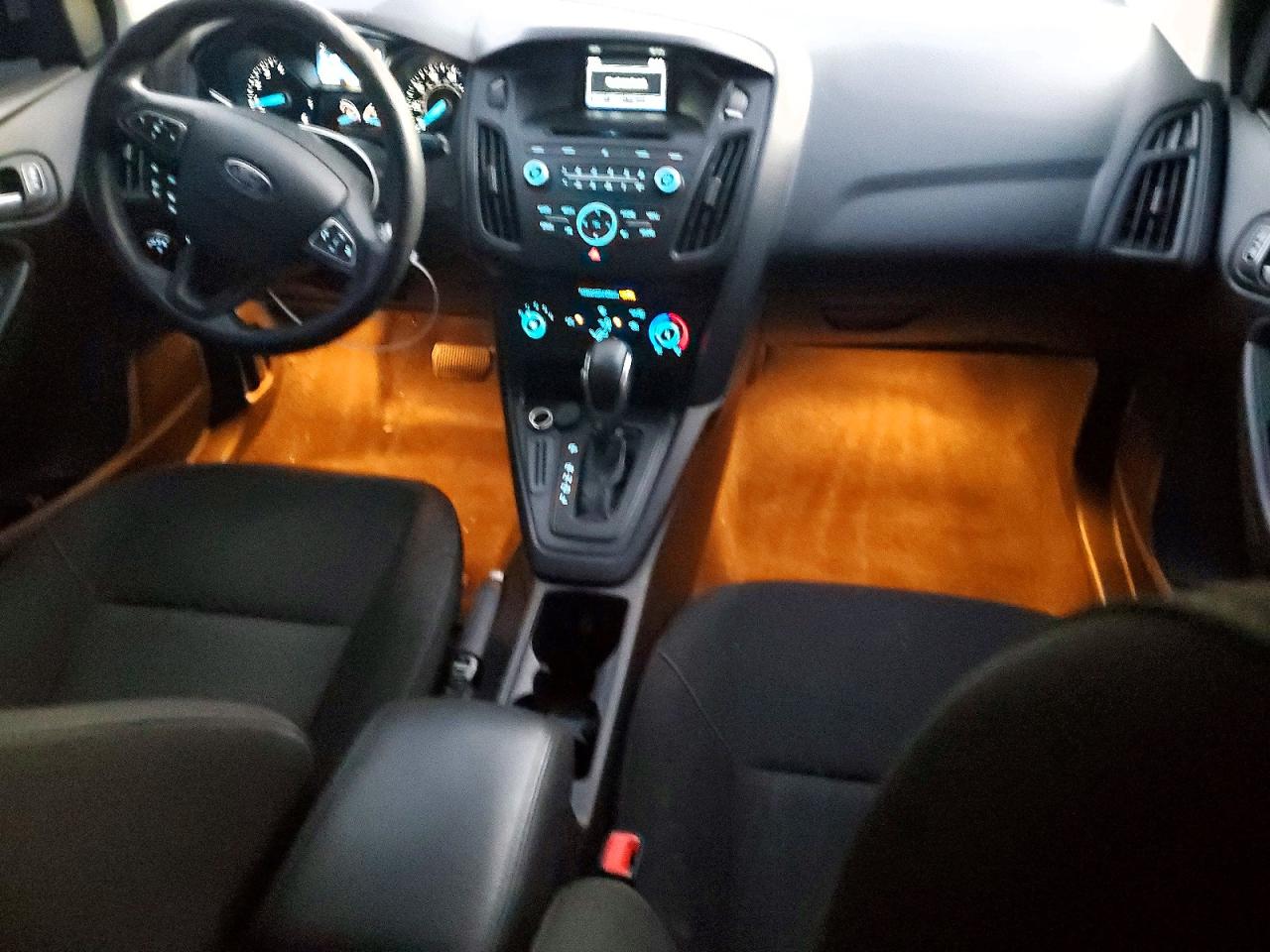 2017 FORD FOCUS SE photo 22