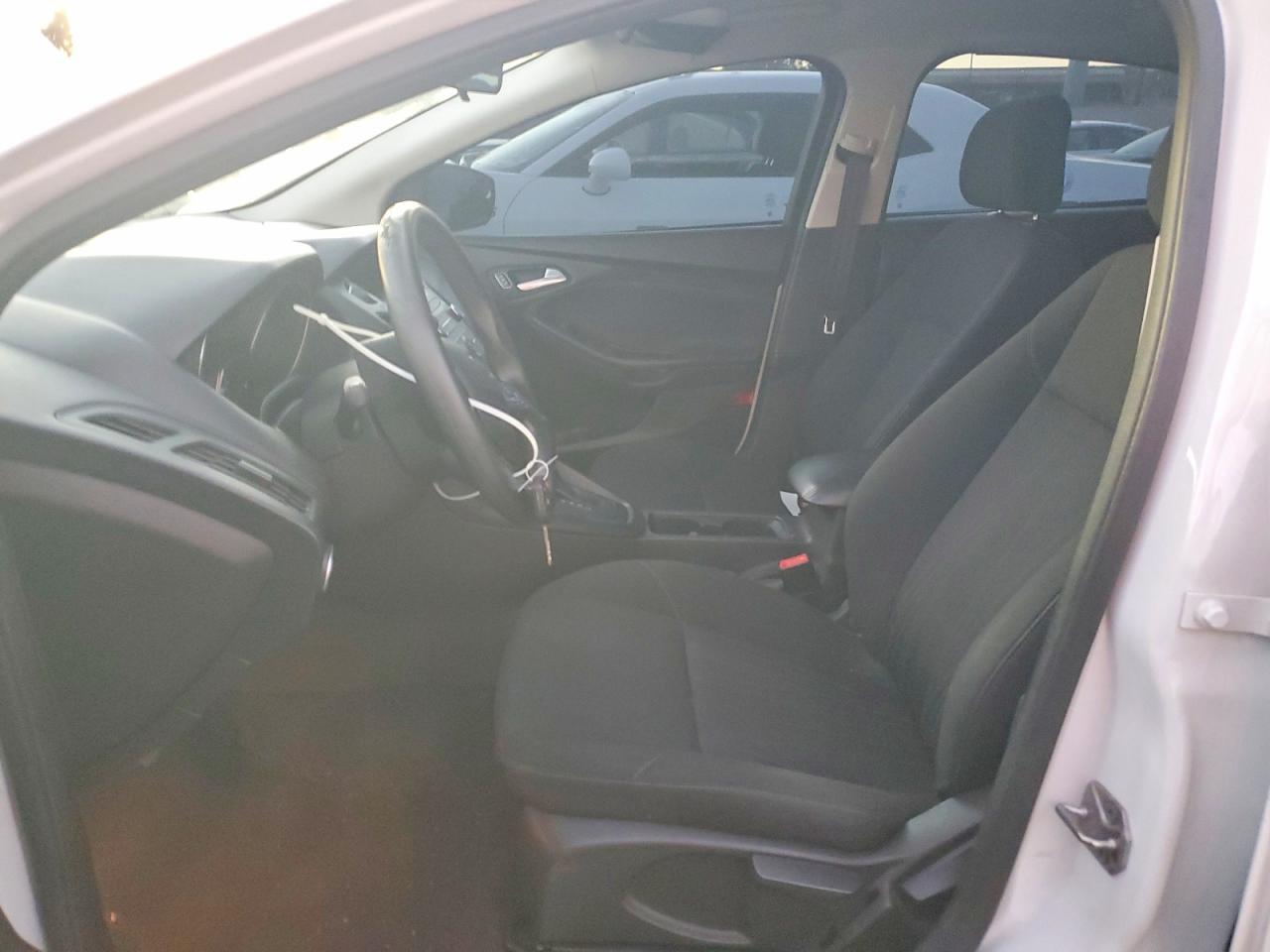 2017 FORD FOCUS SE photo 19
