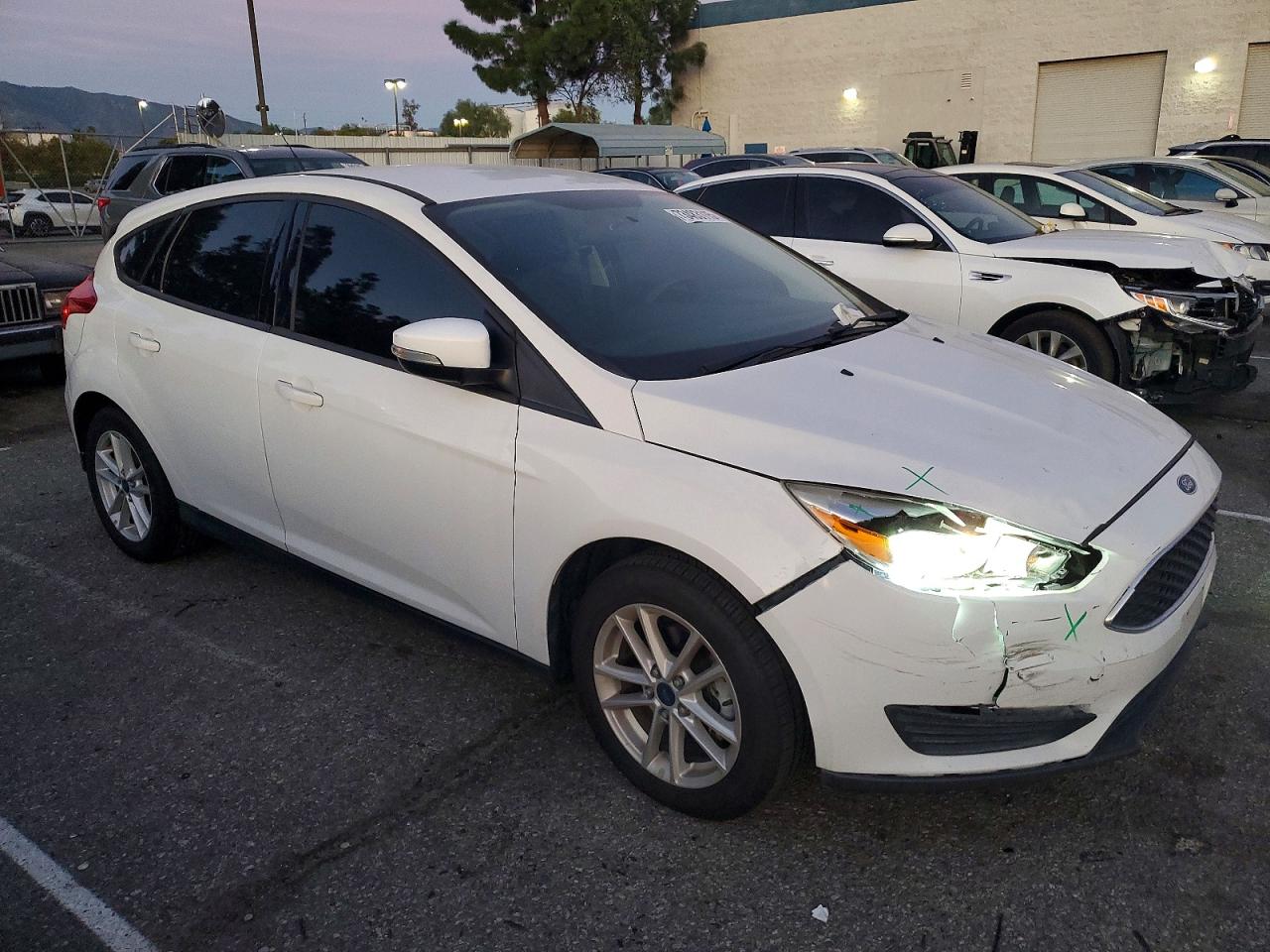 2017 FORD FOCUS SE photo 10