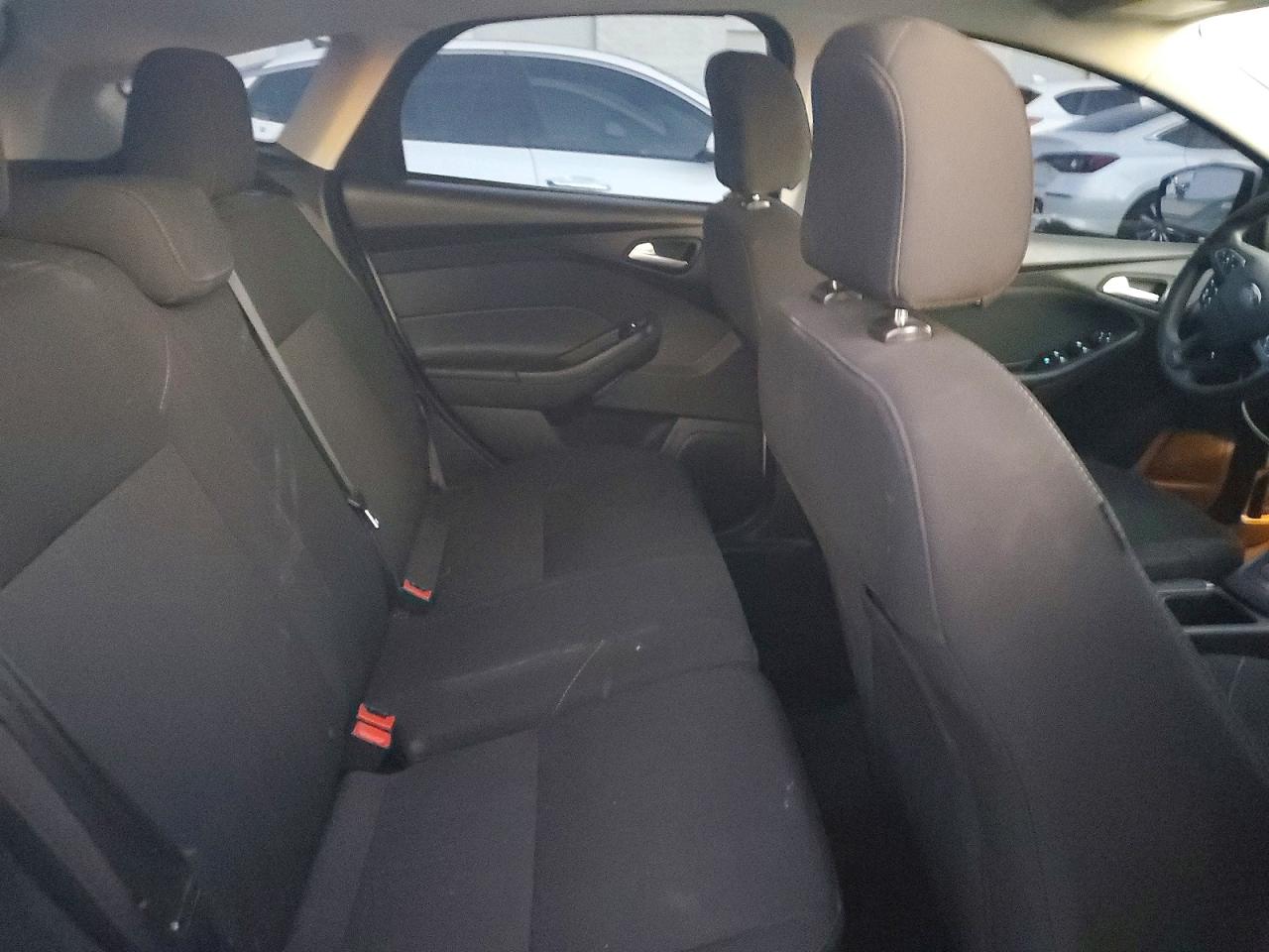 2017 FORD FOCUS SE photo 28