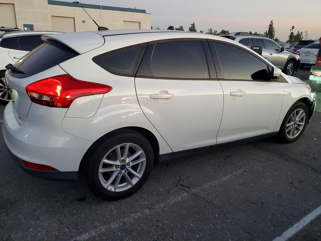 2017 FORD FOCUS SE photo 7