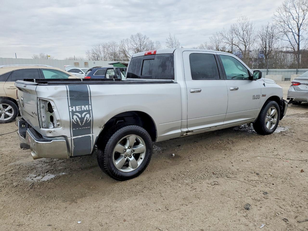 2015 RAM 1500 SLT photo 7