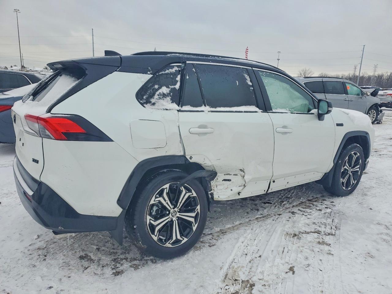 2024 TOYOTA RAV4 PRIME XSE photo 3