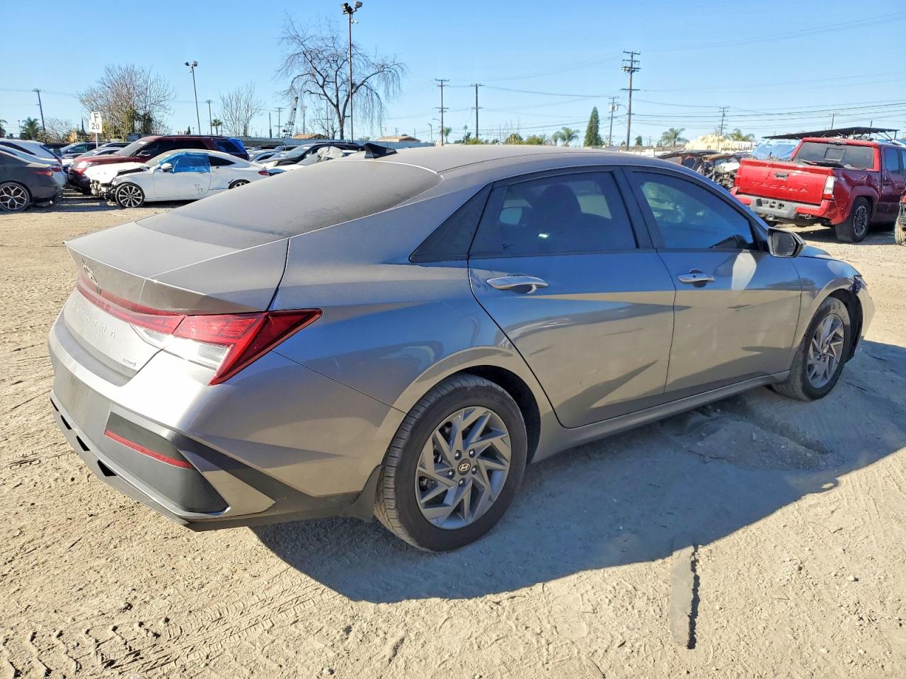 2024 HYUNDAI ELANTRA BLUE photo 3