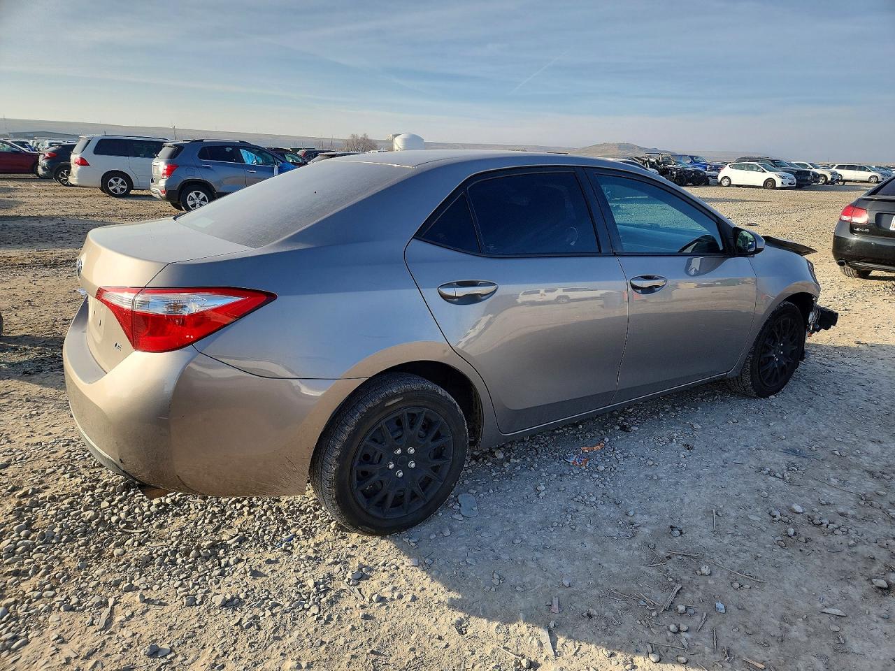 2015 TOYOTA COROLLA LE photo 3