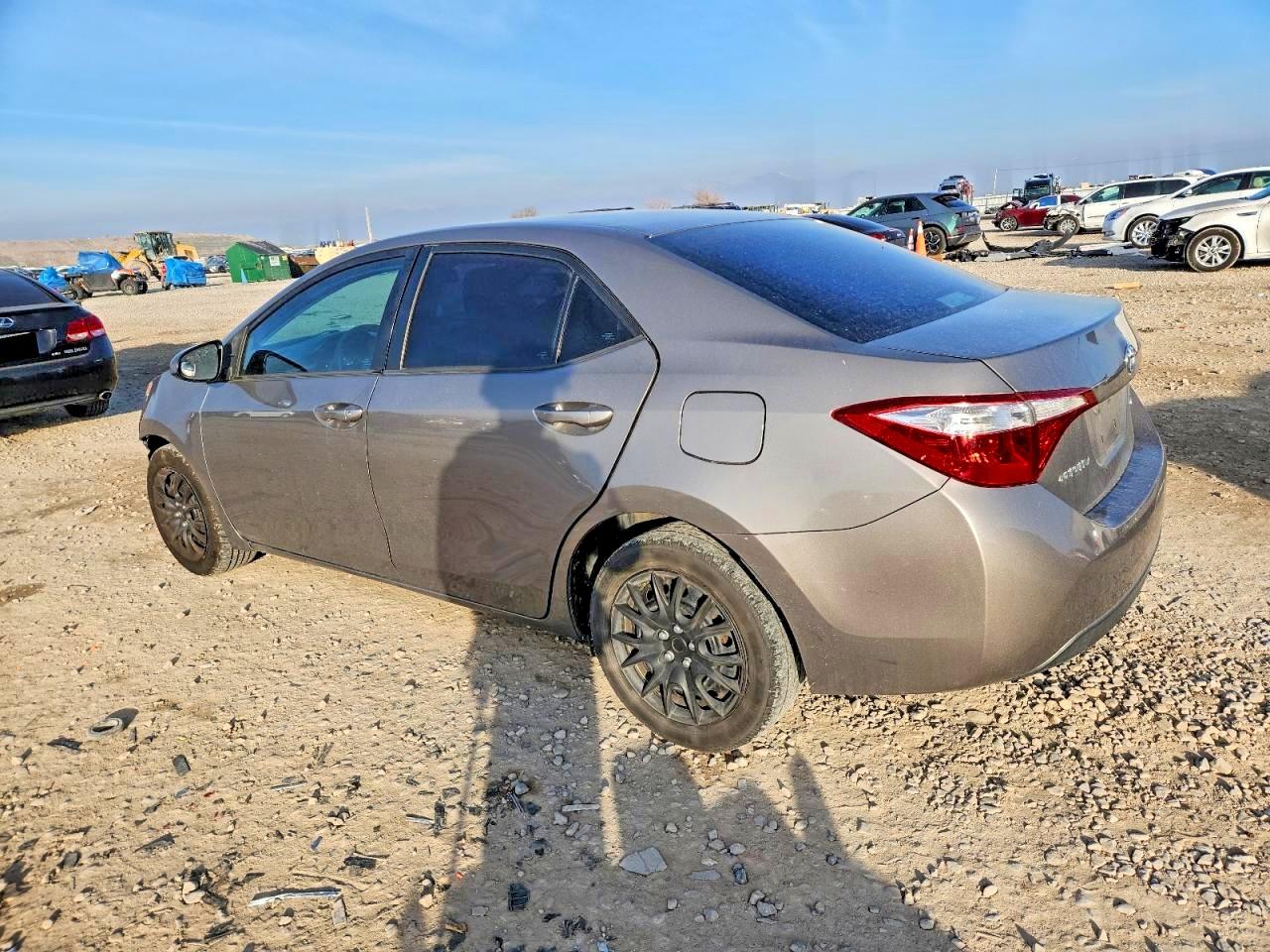 2015 TOYOTA COROLLA LE photo 2