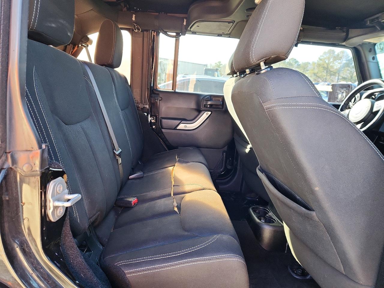 2015 JEEP WRANGLER UNLIMITED SAHARA photo 19