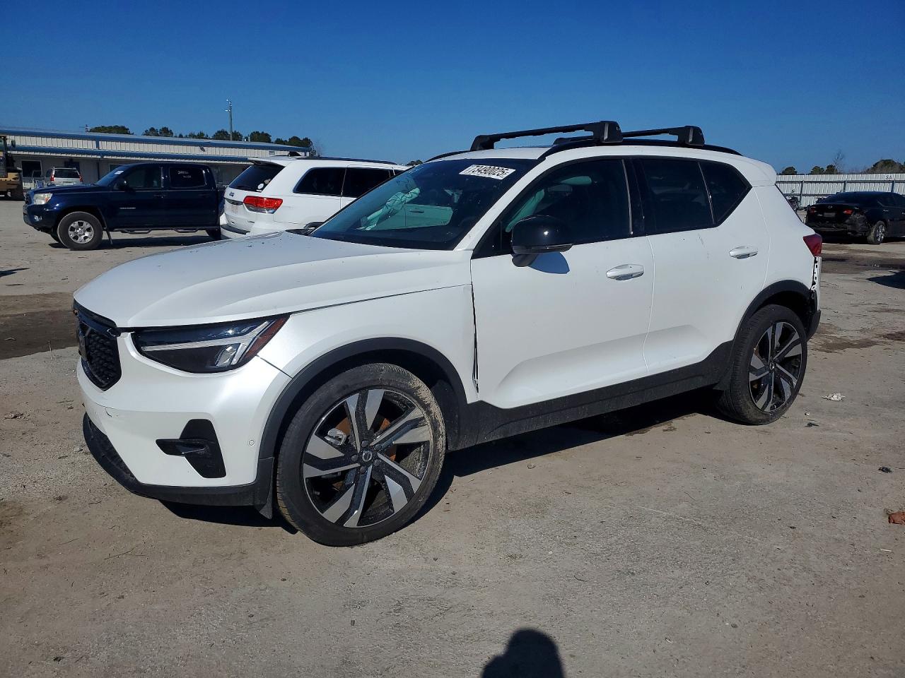 2024 VOLVO XC40