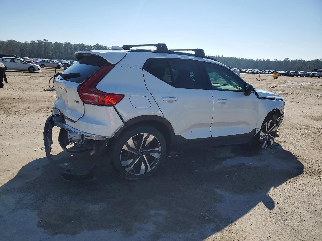 2024 VOLVO XC40 PLUS photo 5