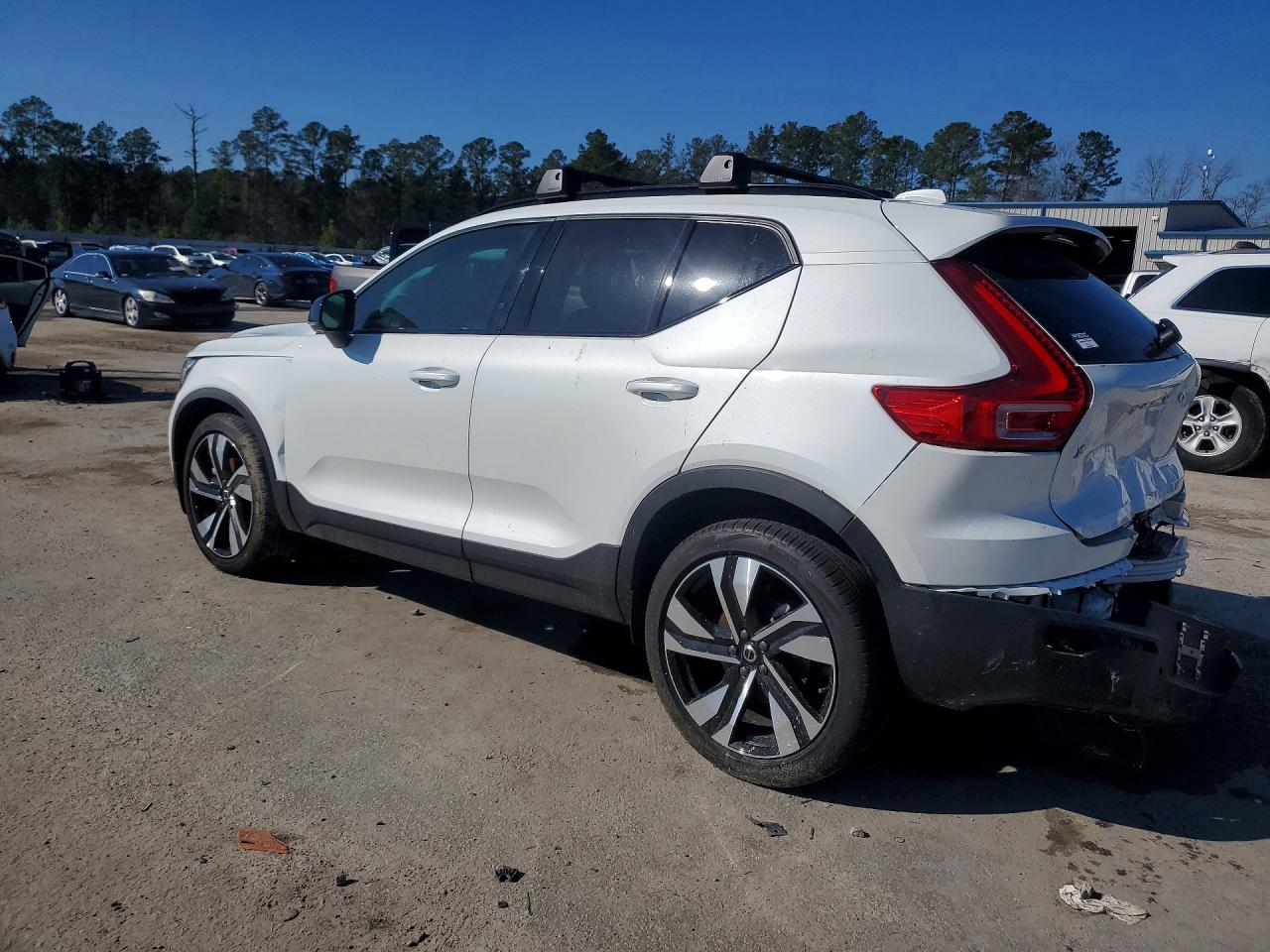 2024 VOLVO XC40 PLUS photo 3