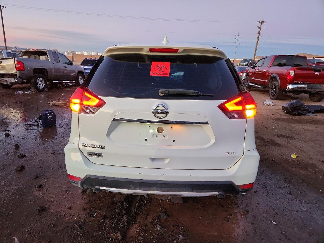 2017 NISSAN ROGUE SV photo 6