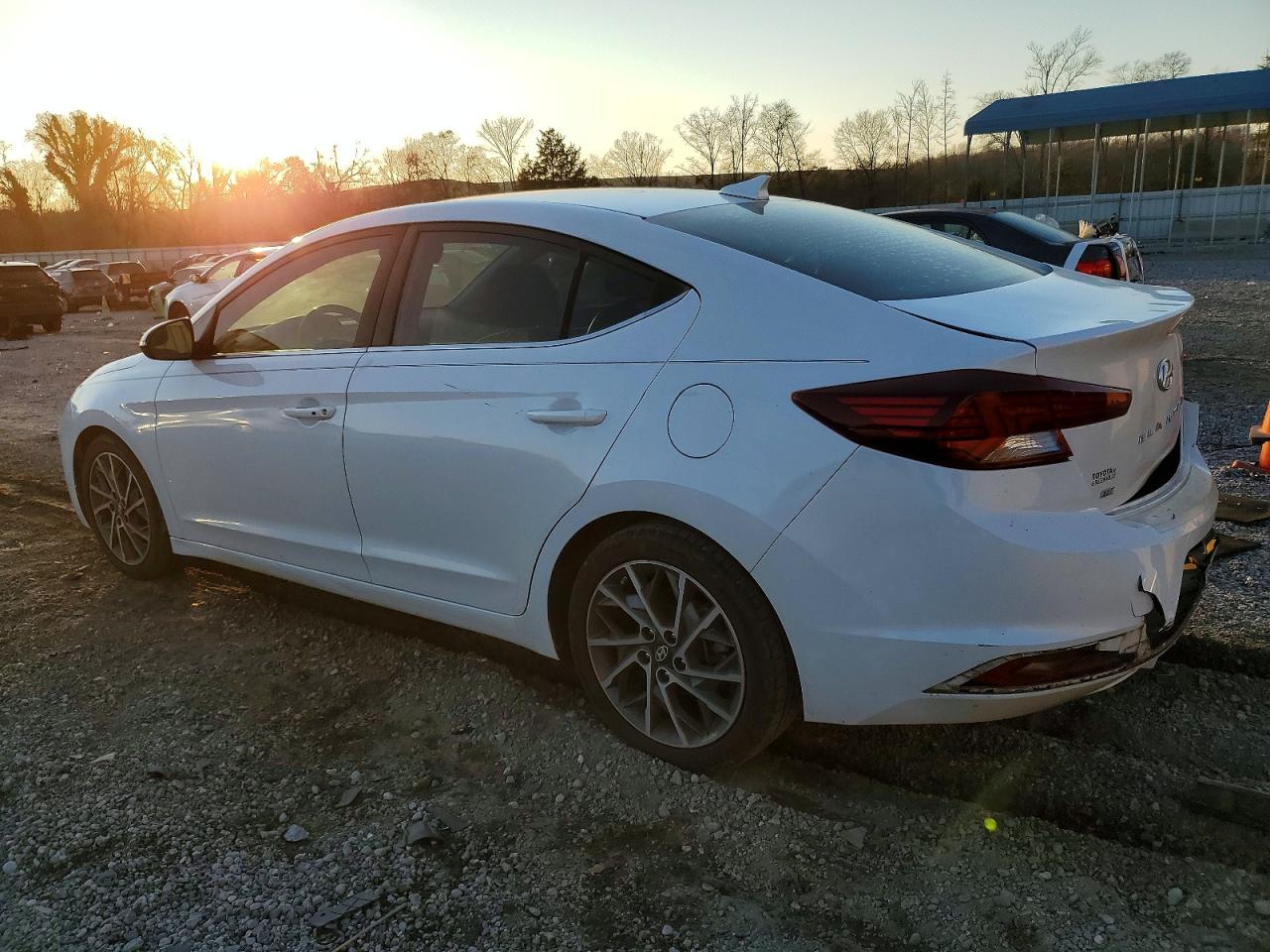 2019 HYUNDAI ELANTRA SEL photo 2