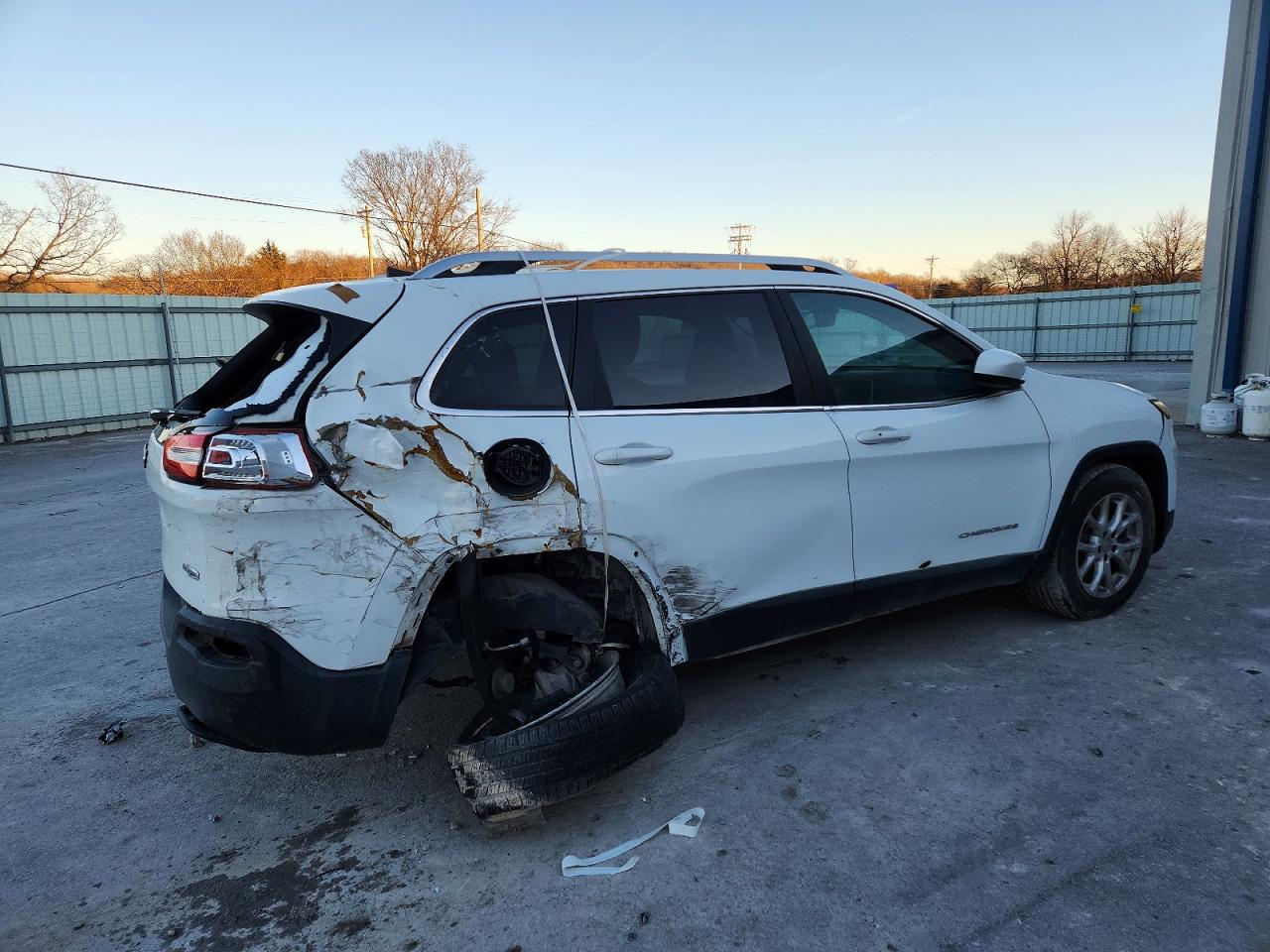 2016 JEEP CHEROKEE LATITUDE photo 5