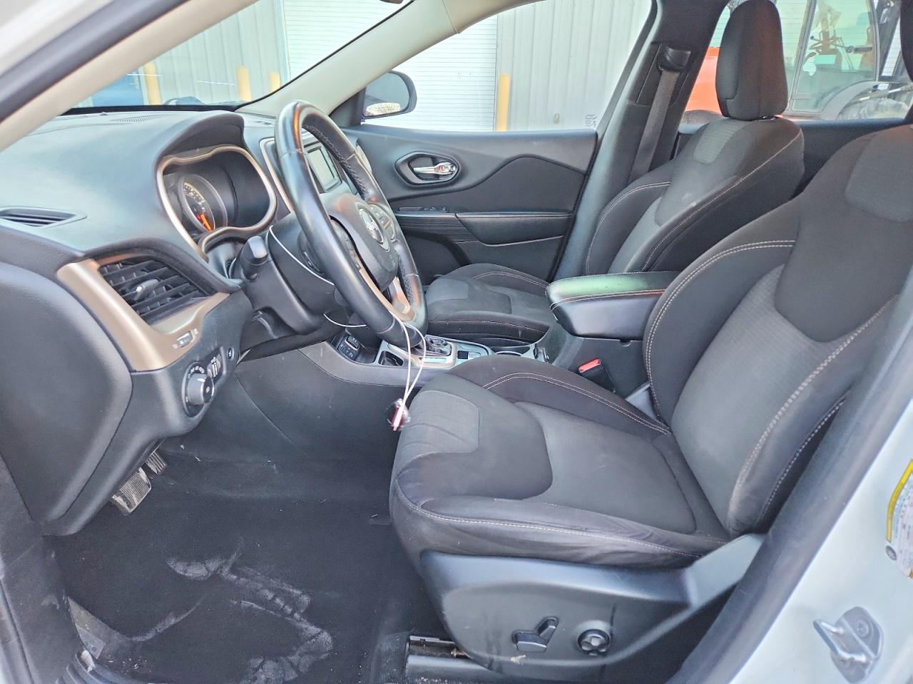 2016 JEEP CHEROKEE LATITUDE photo 13