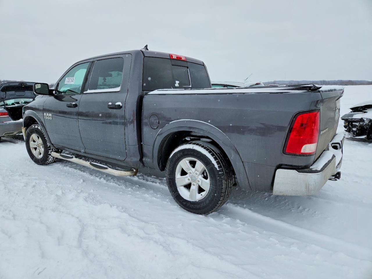 2016 RAM 1500 SLT photo 3