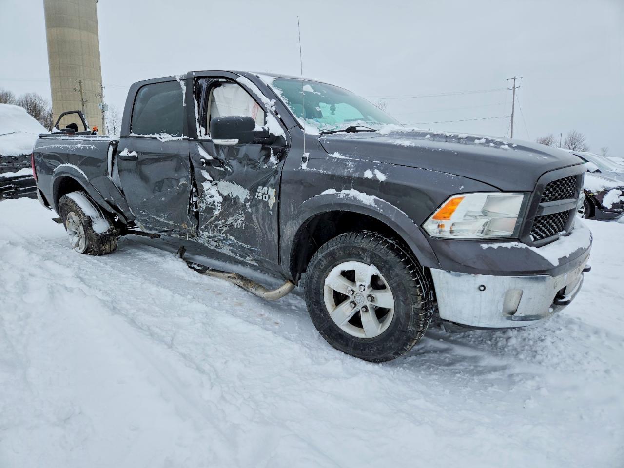 2016 RAM 1500 SLT photo 7
