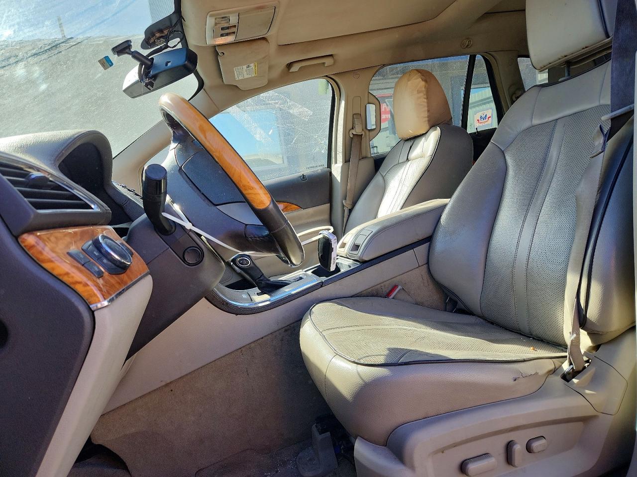 2011 LINCOLN TOWNHOUSE MKX photo 7