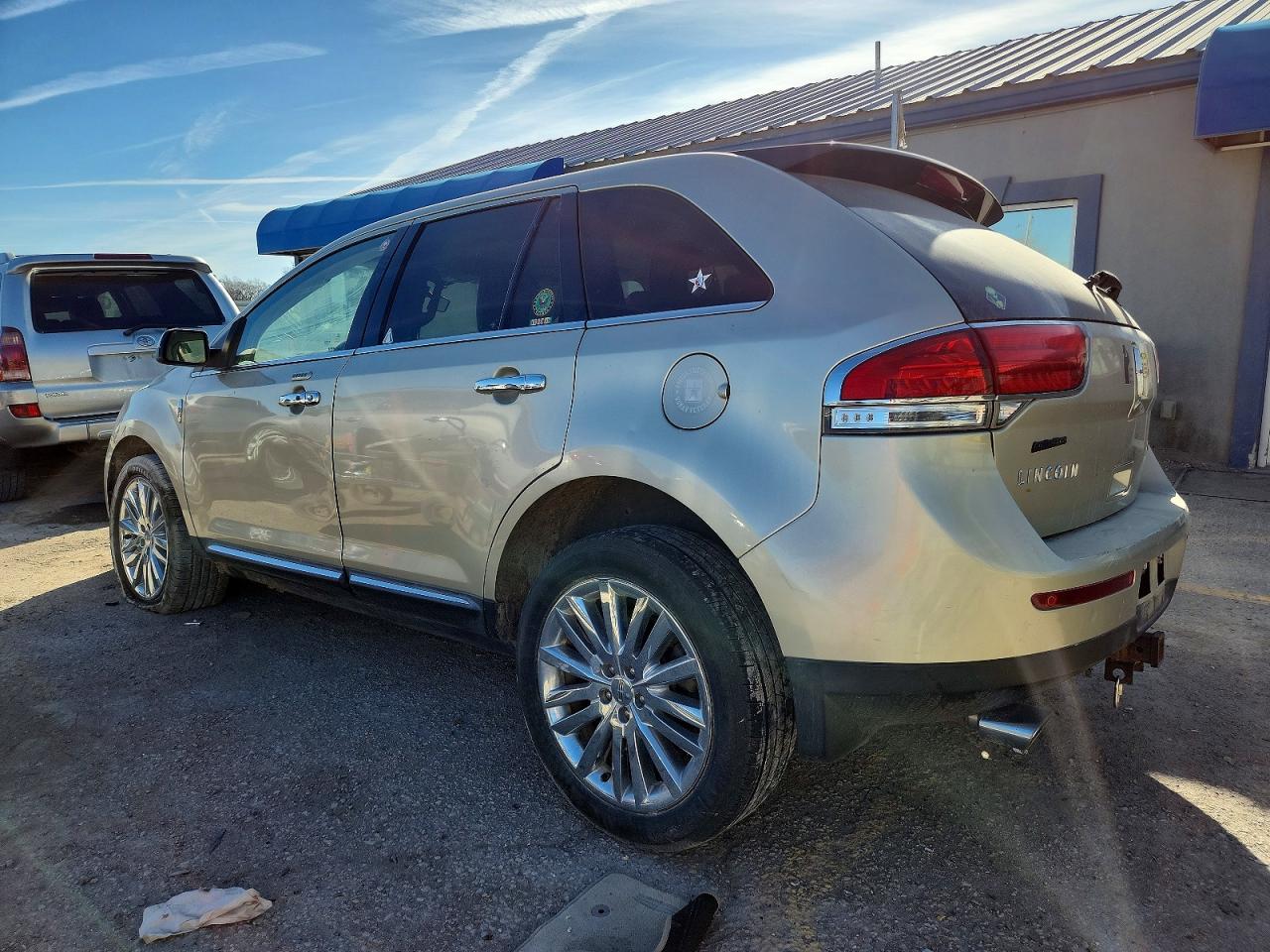 2011 LINCOLN TOWNHOUSE MKX photo 2