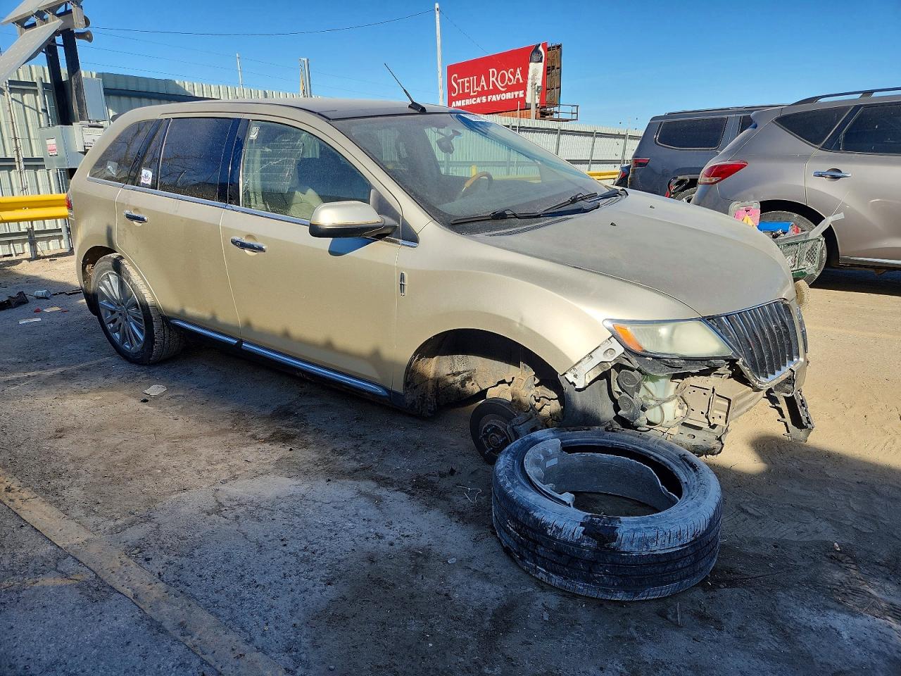 2011 LINCOLN TOWNHOUSE MKX photo 4