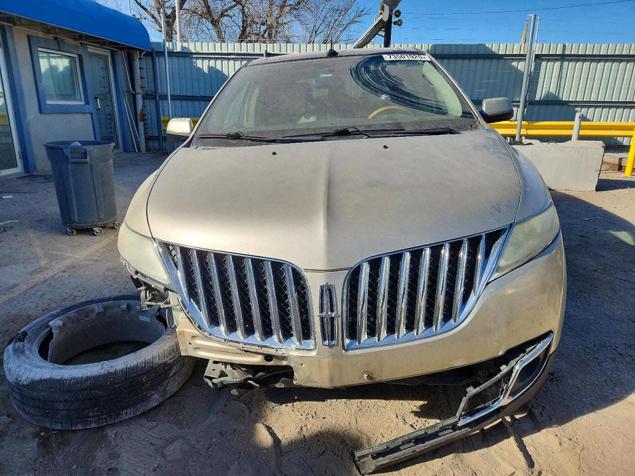 2011 LINCOLN TOWNHOUSE MKX photo 5