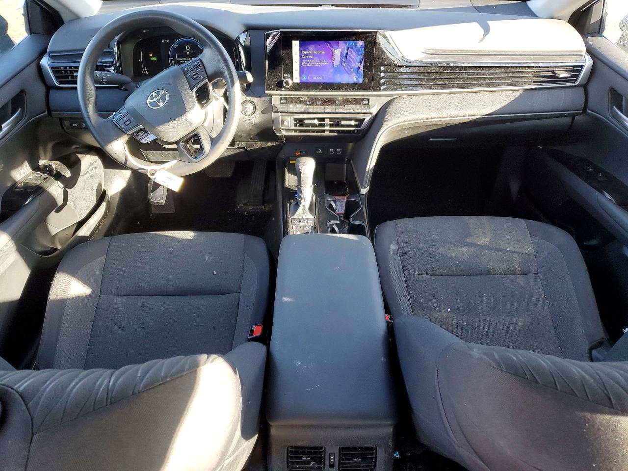 2025 TOYOTA CAMRY LE photo 8