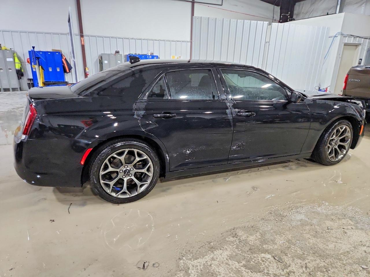 2018 CHRYSLER 300 TOURING photo 3