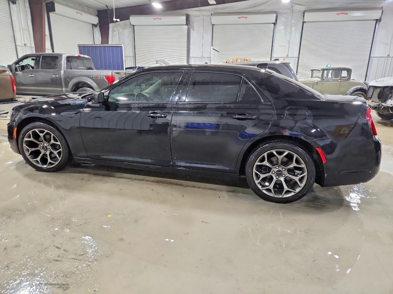 2018 CHRYSLER 300 TOURING photo 2