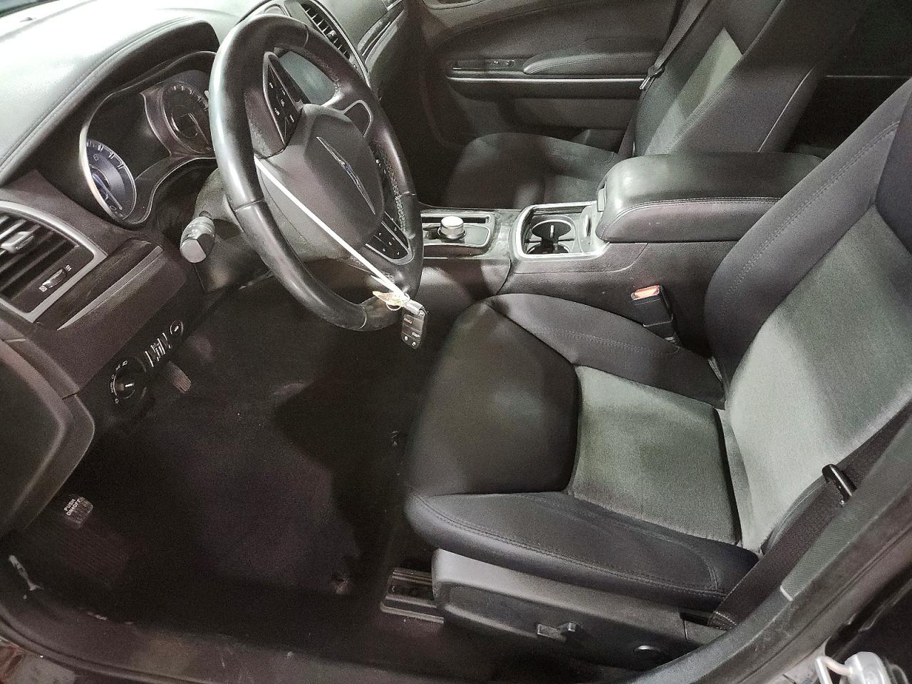 2018 CHRYSLER 300 TOURING photo 7