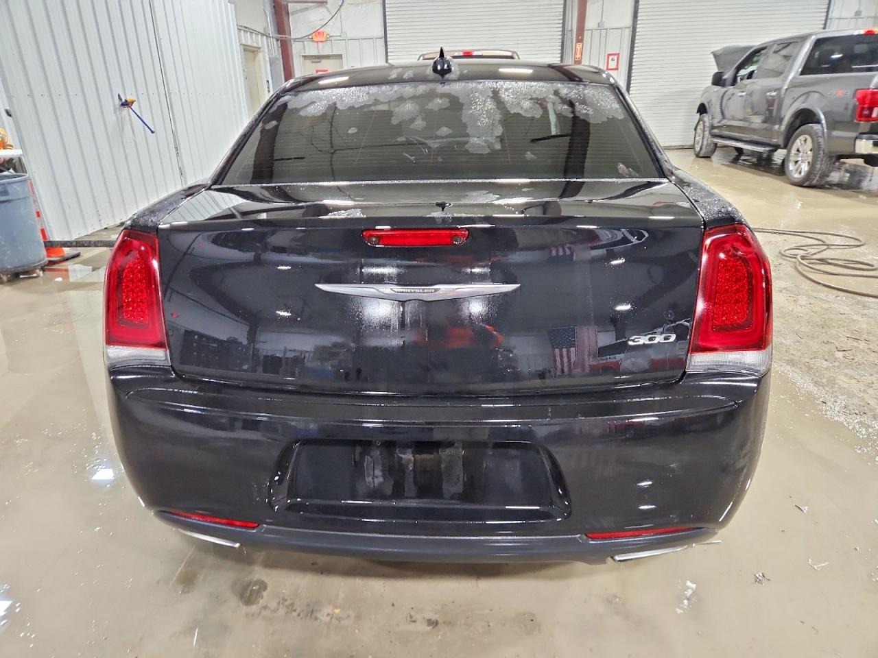 2018 CHRYSLER 300 TOURING photo 6