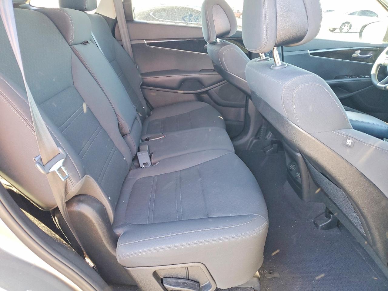 2016 KIA SORENTO LX photo 19
