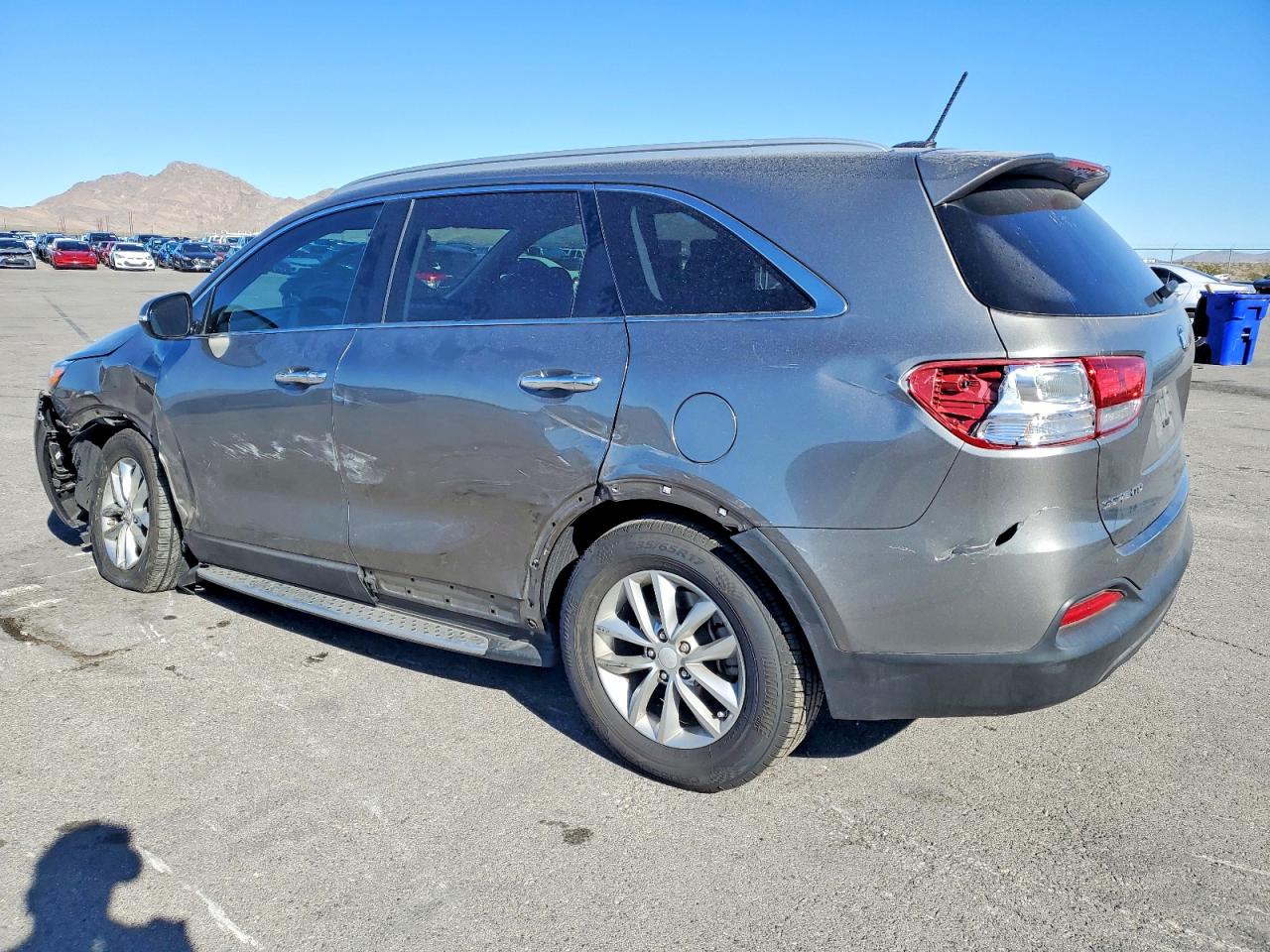 2016 KIA SORENTO LX photo 3