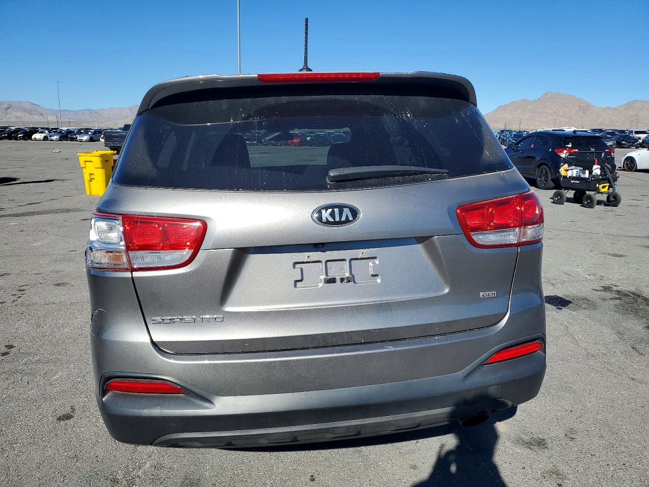 2016 KIA SORENTO LX photo 11