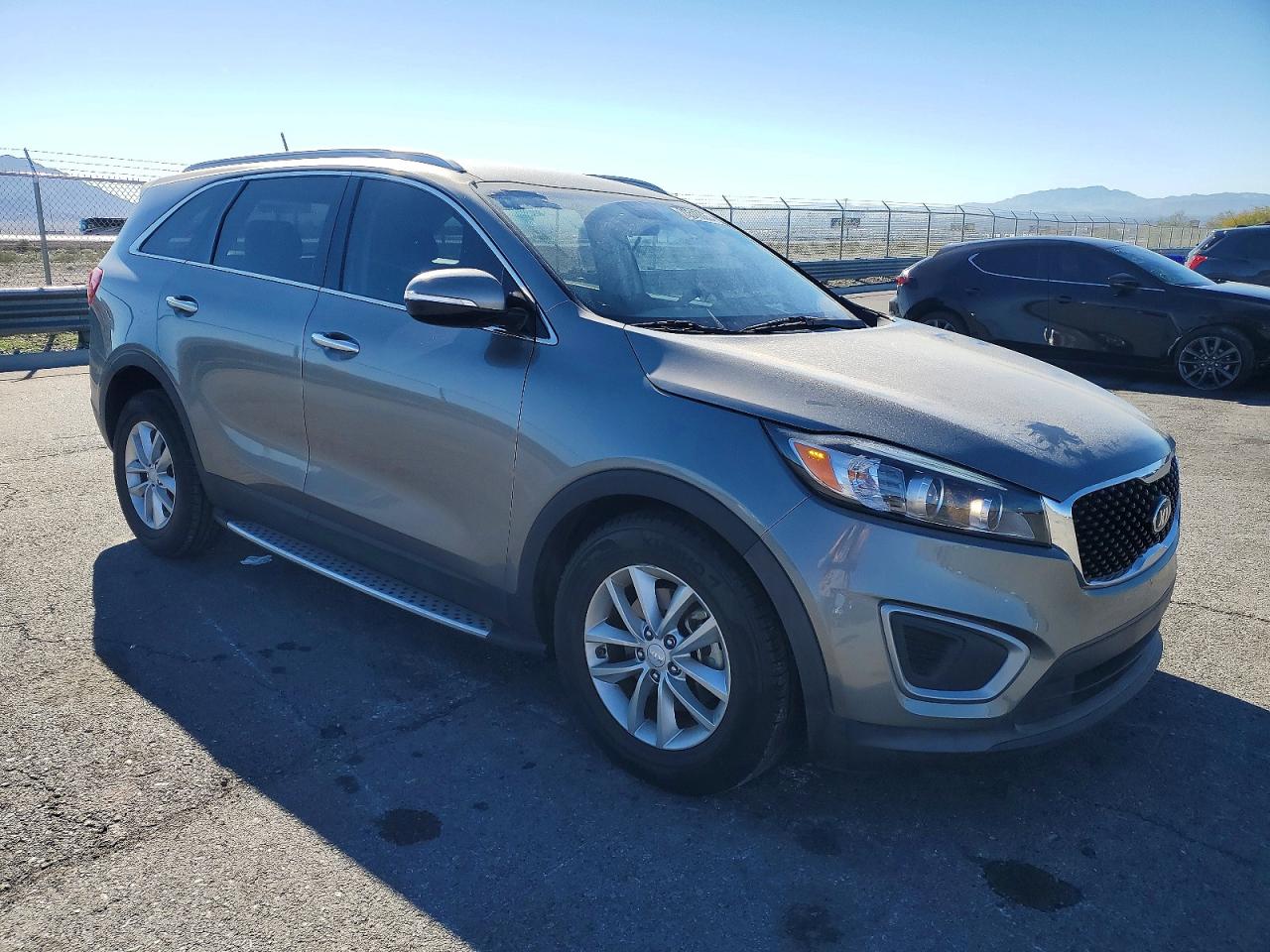 2016 KIA SORENTO LX photo 7