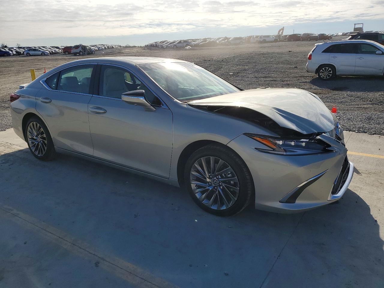 2025 LEXUS ES 300H BASE photo 4