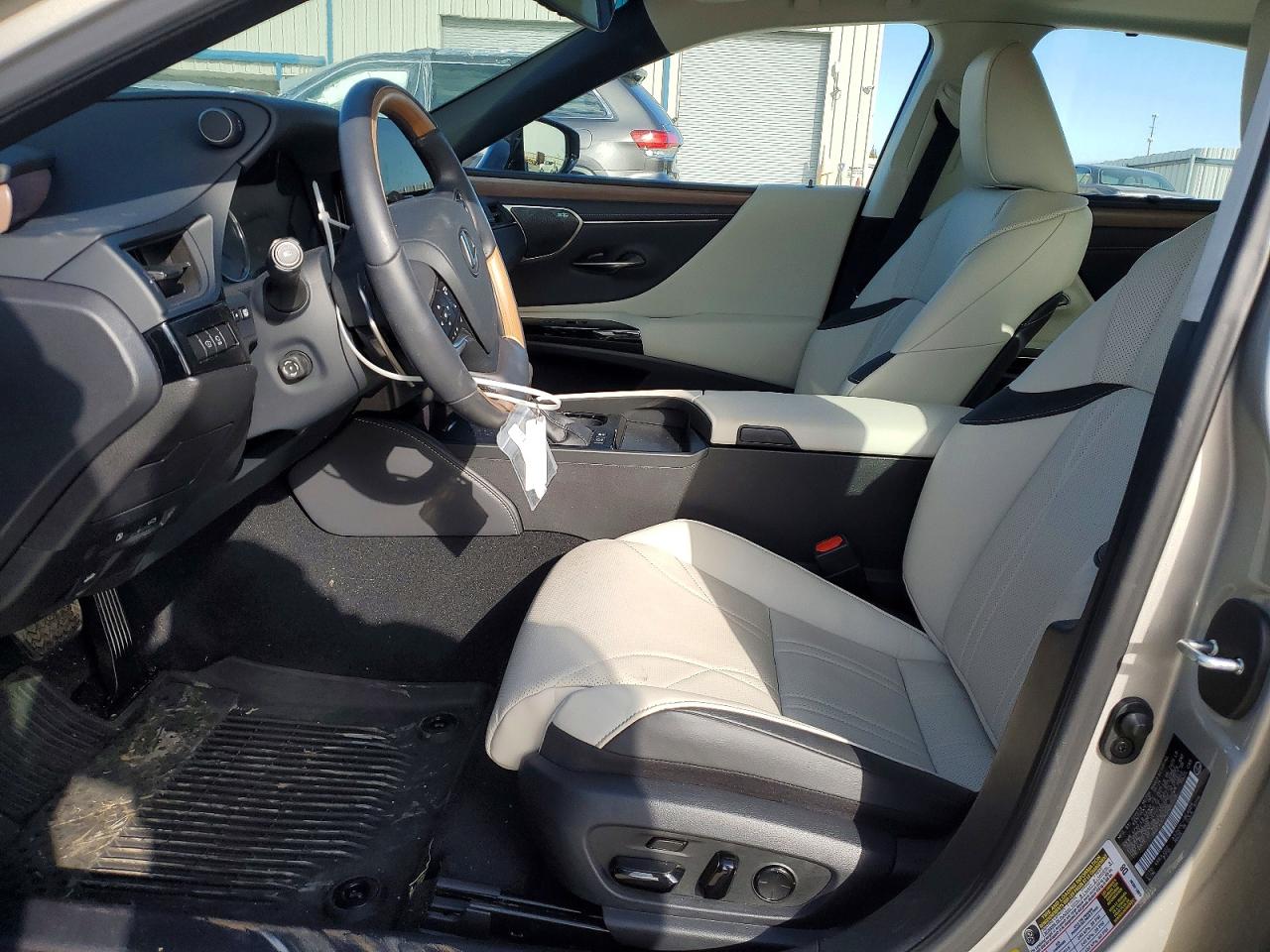 2025 LEXUS ES 300H BASE photo 7