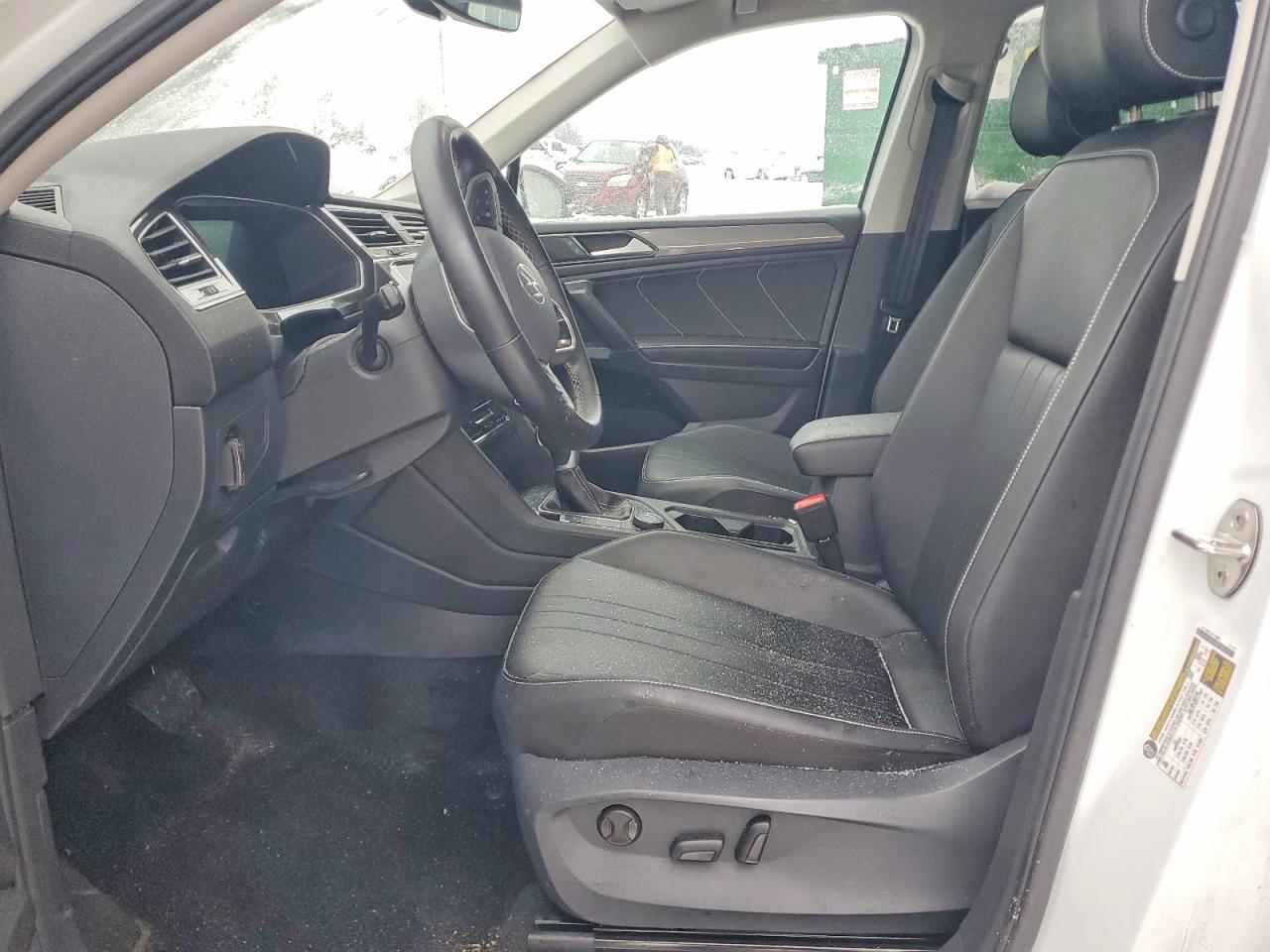 2024 VOLKSWAGEN TIGUAN SE photo 13