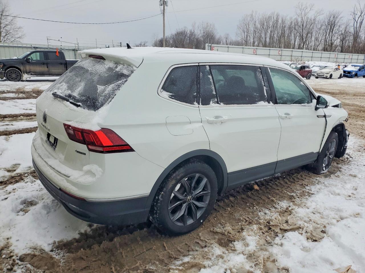 2024 VOLKSWAGEN TIGUAN SE photo 5