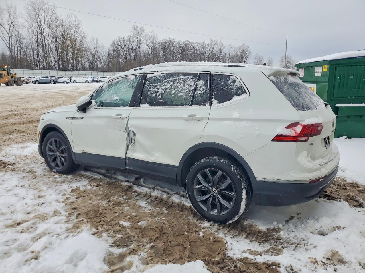 2024 VOLKSWAGEN TIGUAN SE photo 3