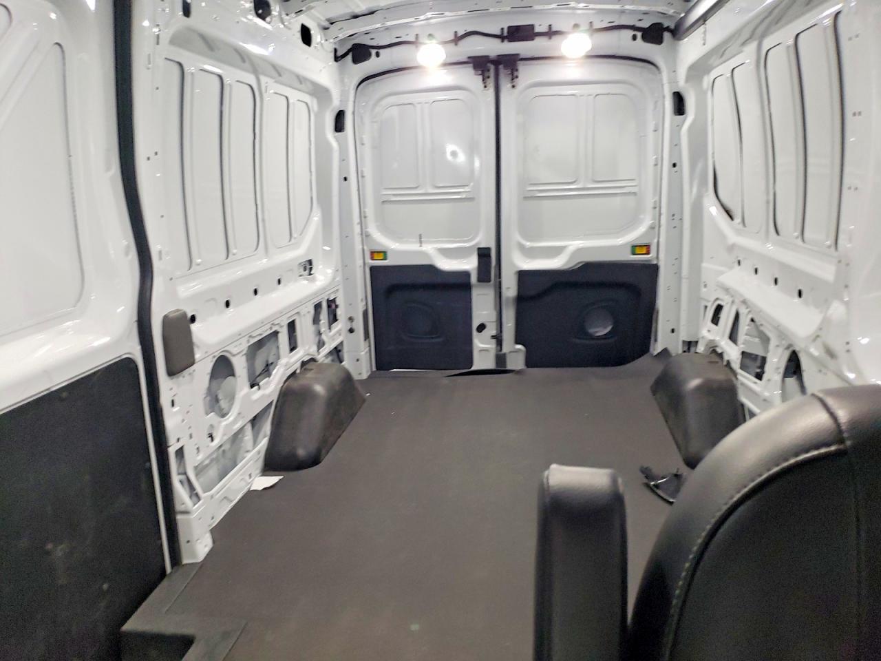 2025 FORD TRANSIT T-250 photo 10