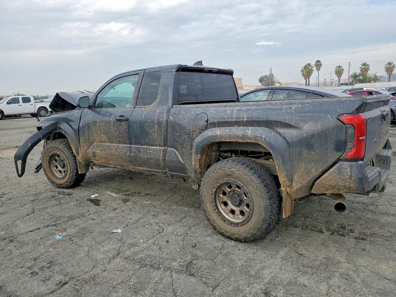 2024 TOYOTA TACOMA XTRACAB photo 2