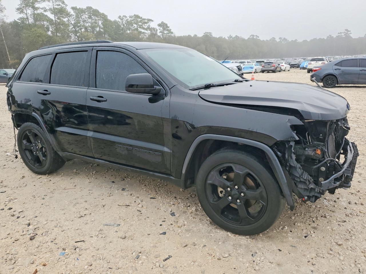 2019 JEEP GRAND CHEROKEE LAREDO photo 4