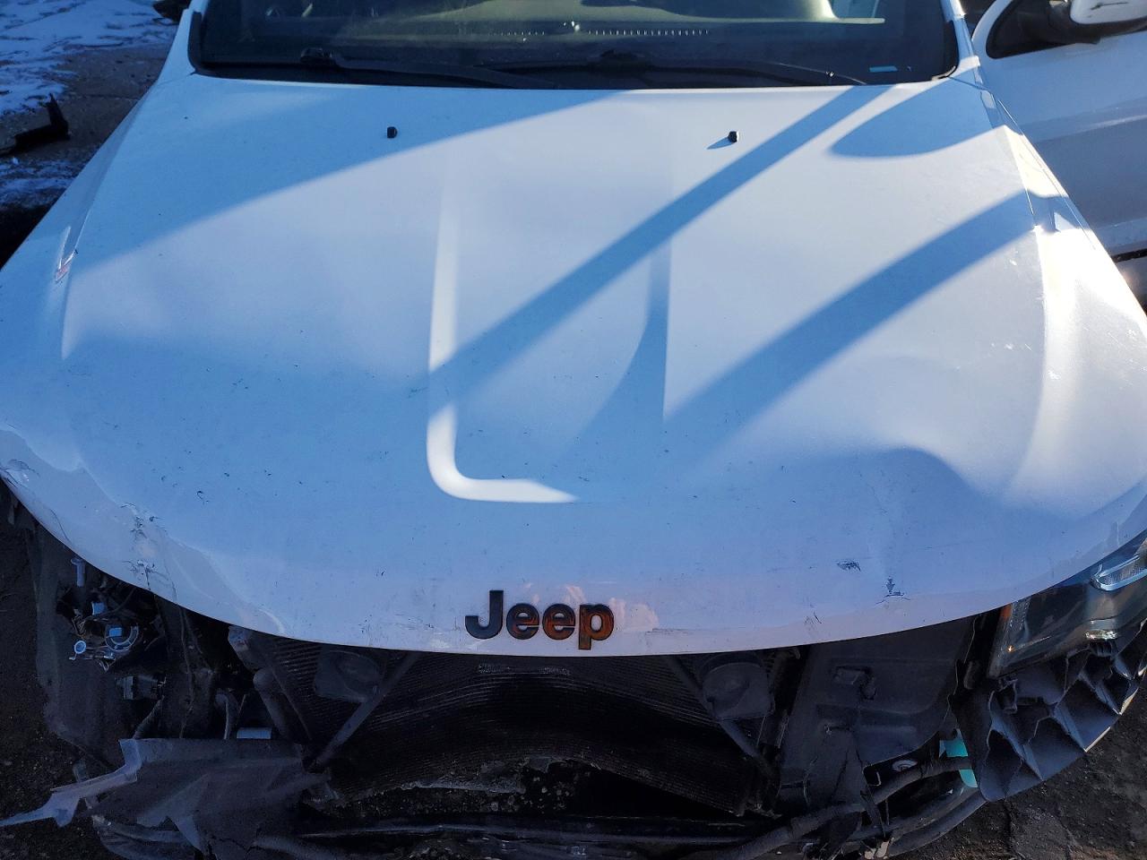 2020 JEEP GRAND CHEROKEE LAREDO photo 31