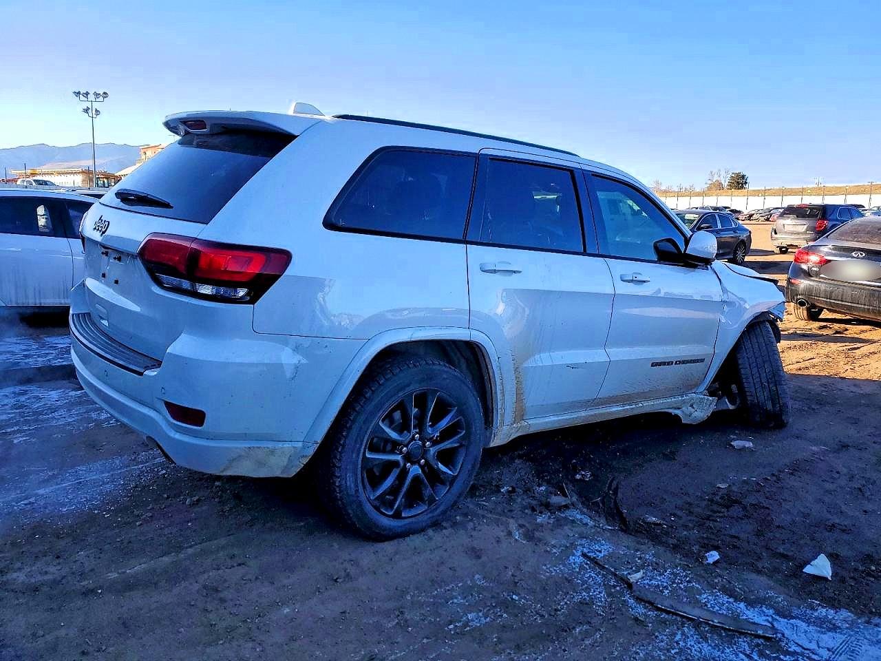 2020 JEEP GRAND CHEROKEE LAREDO photo 7
