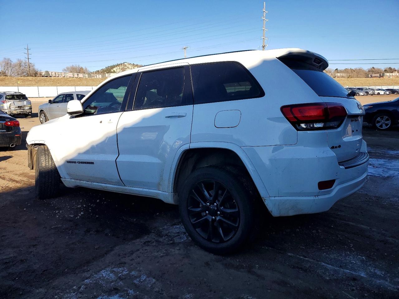 2020 JEEP GRAND CHEROKEE LAREDO photo 4