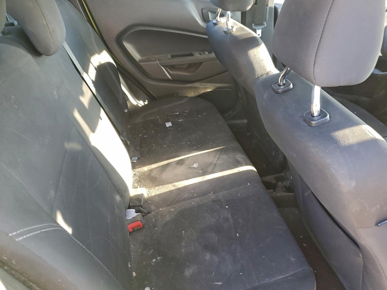 2018 FORD FIESTA SE photo 19