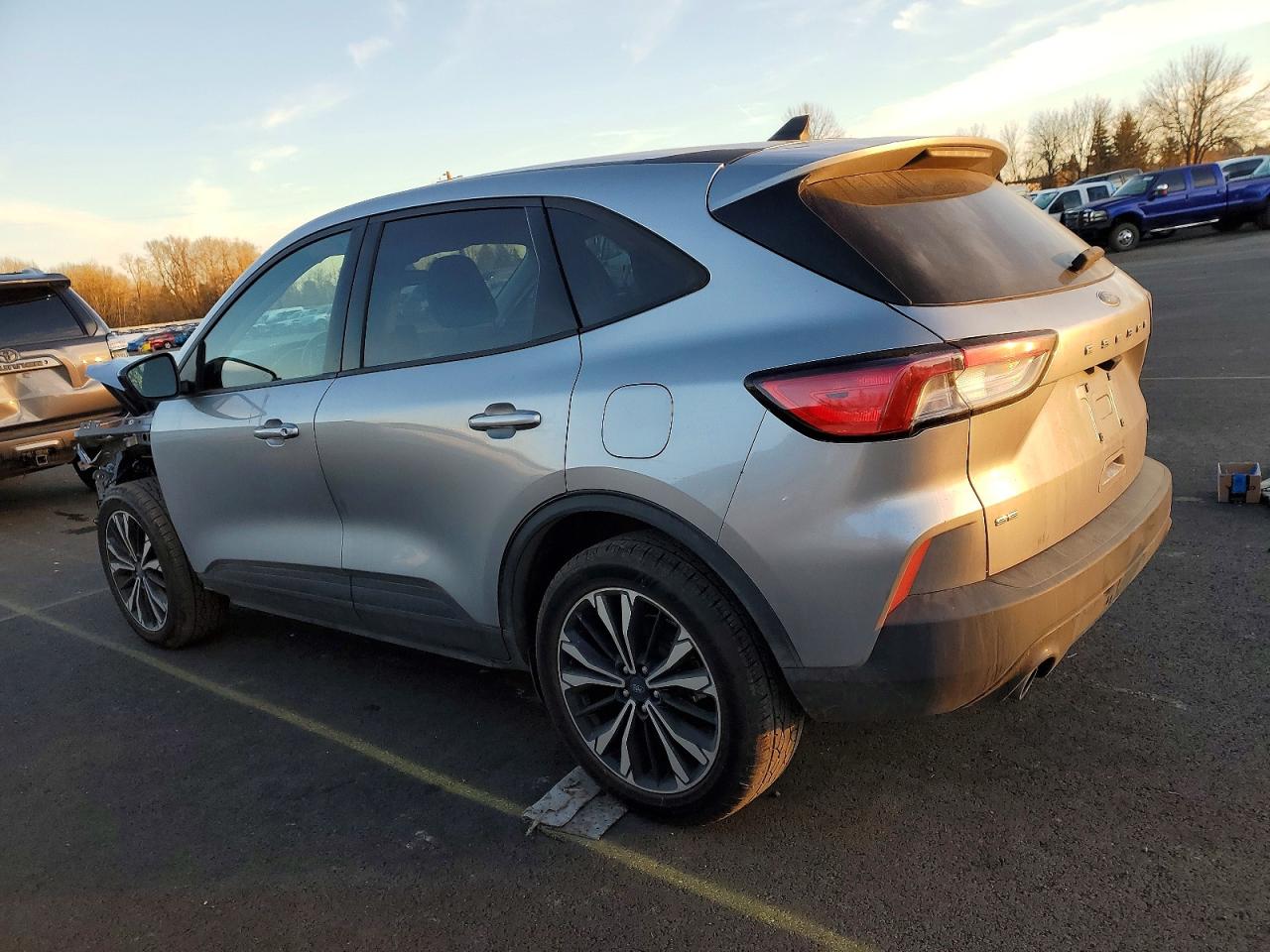 2022 FORD ESCAPE SE photo 3